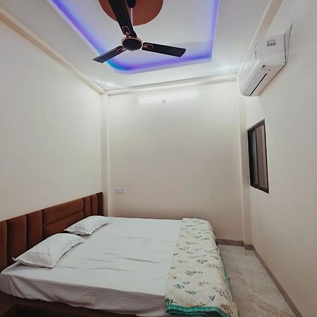 Nandi Homes Homestay Ujjain Bagian luar foto
