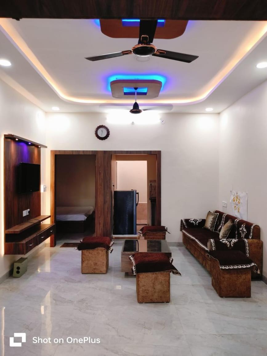 Nandi Homes Homestay Ujjain Bagian luar foto